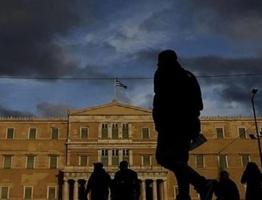 Stratfor: Μαύρα σύννεφα στον ορίζοντα για την ελληνική οικονομία